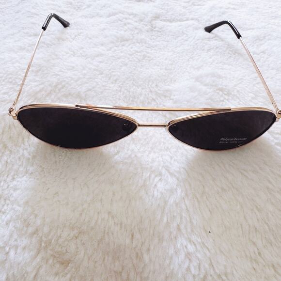 Carl Black w/ Gold Rims Aviator Sunglasses - Picture 3 of 11